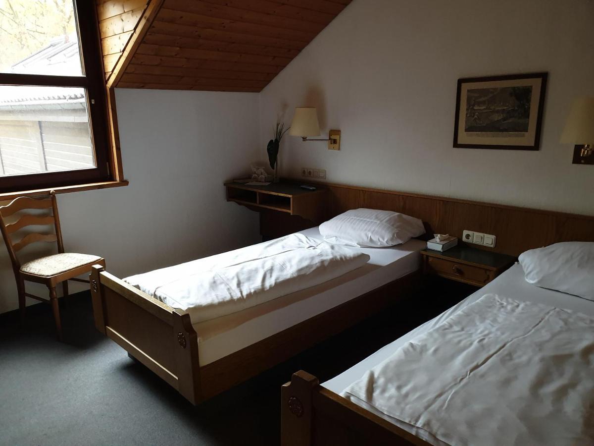 Autobahnraststatte Und Hotel Riedener Wald Ost Hausen  ภายนอก รูปภาพ